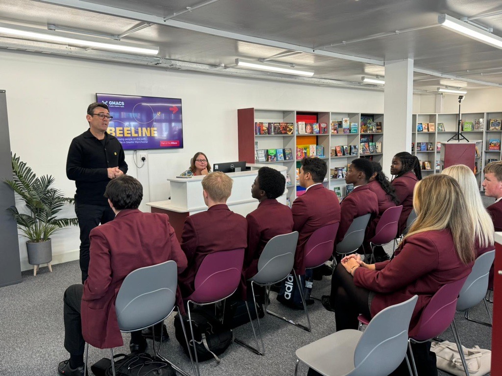 🚀 Today, Andy launched Beeline, a game-changing digital tool under Greater Manchester's MBacc programme. It's set to help young people aged 14-18 explore career pathways and connect with key employers in our city region.  
 
#BeelineGM #MBacc 
➡️ orlo.uk/wkVVZ