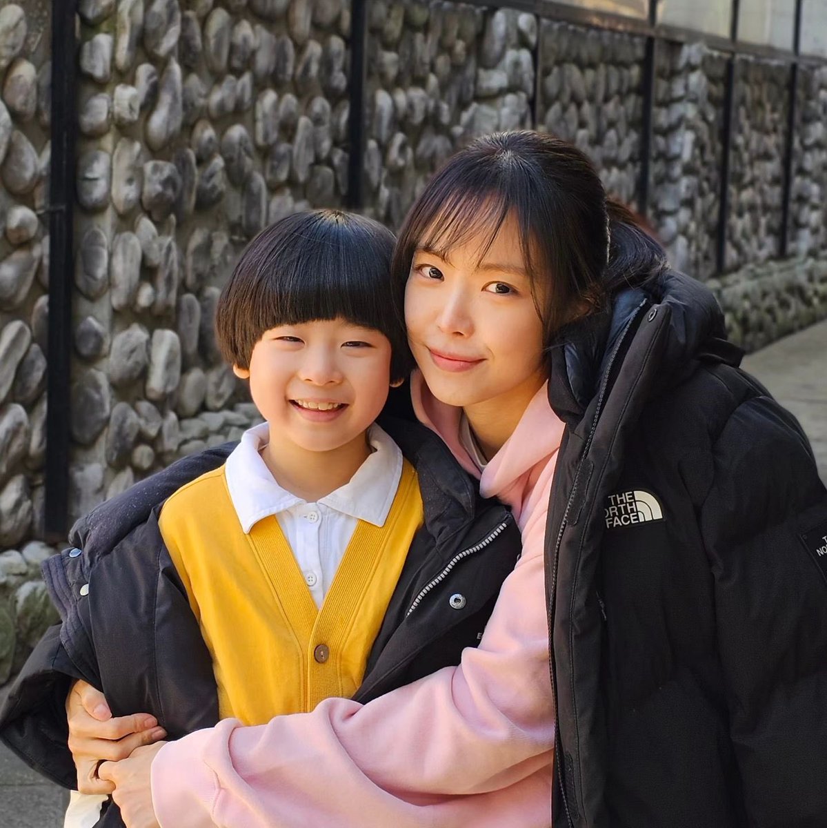 ginkgonut210's tweet photo. 아역배우들 이뻐하는 나은이 마음조음 https://t.co/MnFBtkOlnf