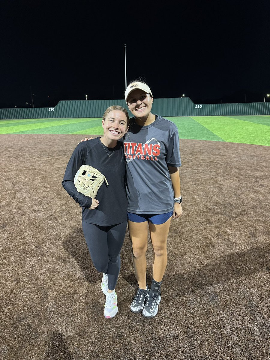 AvaRCook1's tweet image. It is such an honor to be on the same field as @SisBates22! This was an amazing opportunity and I loved getting to learn from the best of the best!