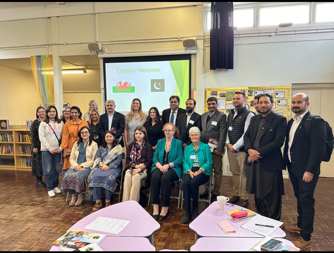 Great to help connect education leaders from Wales and Pakistan this week at school visits in #Cardiff. 

A wonderful global knowledge exchange about #CommunityFocusedSchools, family engagement, &amp; governance. 🌏🤝

Read more about the visit: wales247.co.uk/school-leaders…