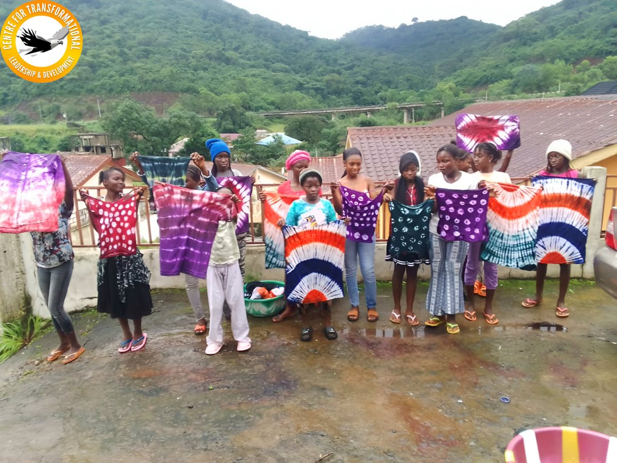 CTLAD_SL's tweet photo. During the August holiday, our mentoring clubs focused on Skills Training Initiatives, teaching mentees practical skills like tailoring, Gara tie-dye, crochet, and beadwork. This kept them engaged and productive while learning creativity and self-reliance. 

#ctlad #Empowerment https://t.co/dyB8pbQCDL