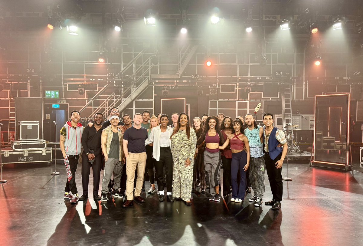 WATCH NOW: The cast of #MJtheMusicalUK bring the heat to @ThisMorning! 🎶🔥
youtube.com/watch?v=ud9_FA…
