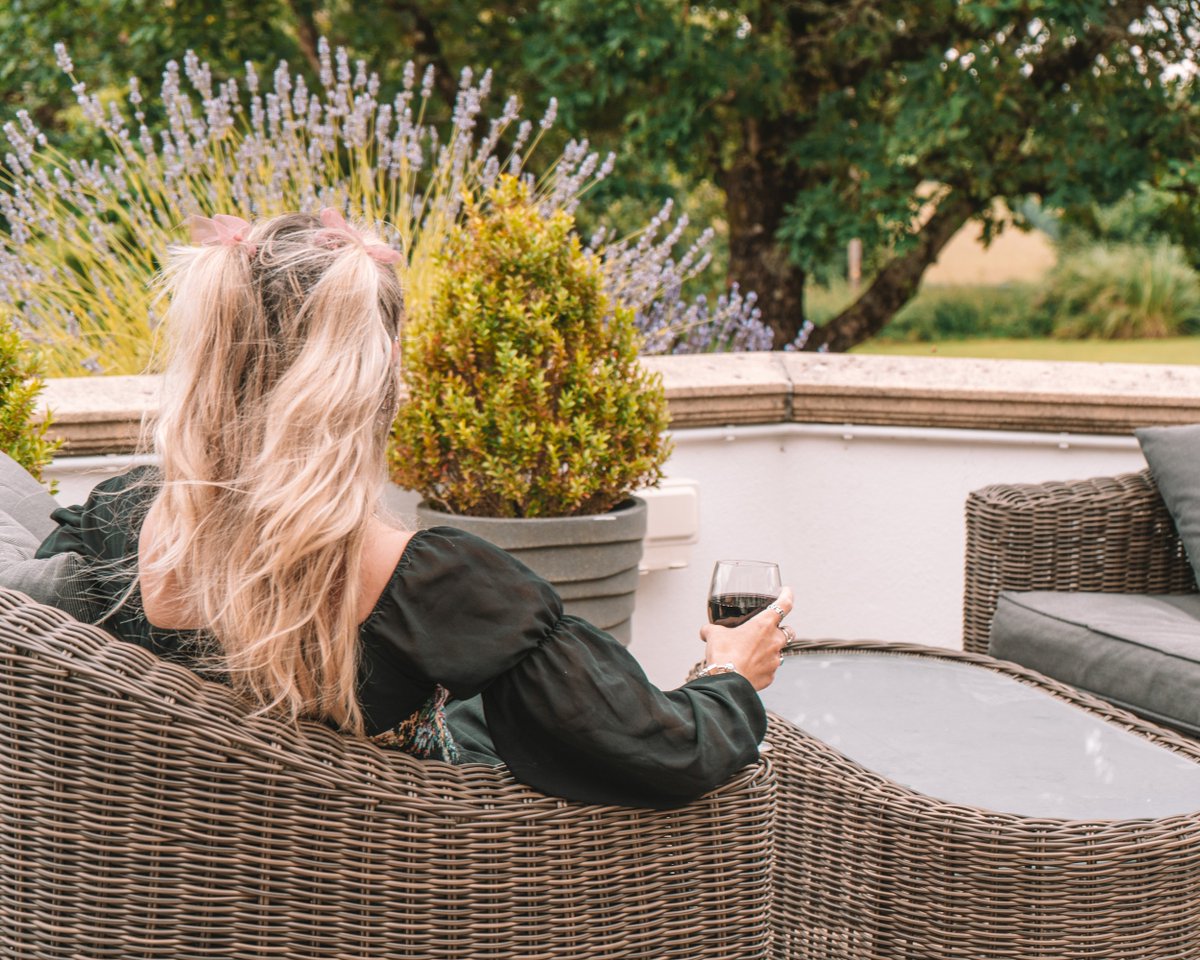 Sip, spa, and stay. Your perfect weekend getaway awaits 🥂

Book a last-minute stay > bit.ly/4bo1vQ8