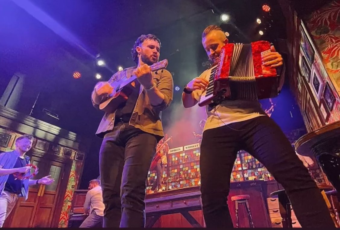 We adore this photo of <a href="/ShaneMcDaidEire/">Shane McDaid</a> and Luke Conner Hall in <a href="/choirofman/">The Choir Of Man</a> ❤️

This week Shane joined the cast as The Poet and Luke continues his run as The Romantic 

📸Instagram -  _abbiereads_