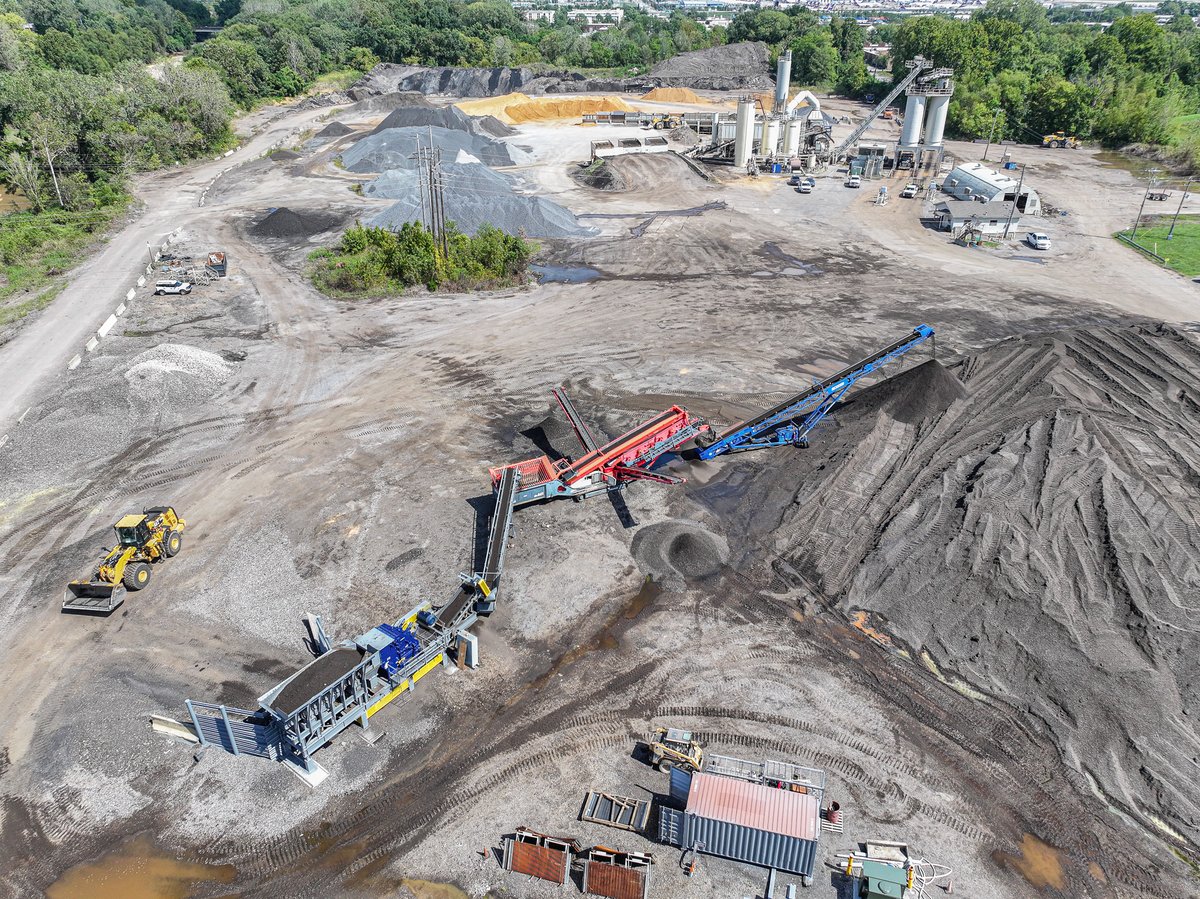 We saw the root of stewardship in action at #asphalt Plant 5 with the rebuilding of the site’s aggregate crusher unit. The team leading this project left no stone unturned as they crafted a new setup to span a generation. Read how they made it happen🪨➡️ ow.ly/zrXU50TrZo6