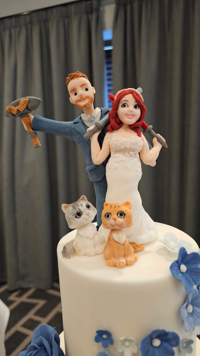 Our wedding cake is so cool! I've got my lightsabers and <a href="/iRaffer/">iRaffer</a> has his world championship hammer 🤣
Also we had to include the cats, Chip and Chai 👀