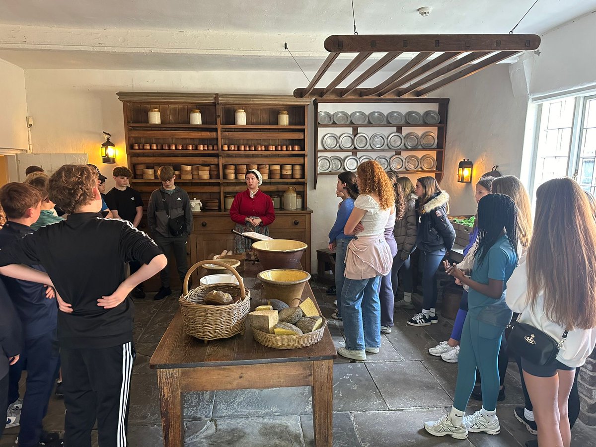 stmarys_college's tweet photo. Today, our Year 9 students headed to the historic Heritage site, Styal Mill. Pupils enjoyed a tour of the fascinating site and engaged in activities that brought the historic moments in the Mill to life. An eventful, insightful visit for all! ๐งตโจ
#styalmill #mill #history #loom https://t.co/sWFJ1egO9w