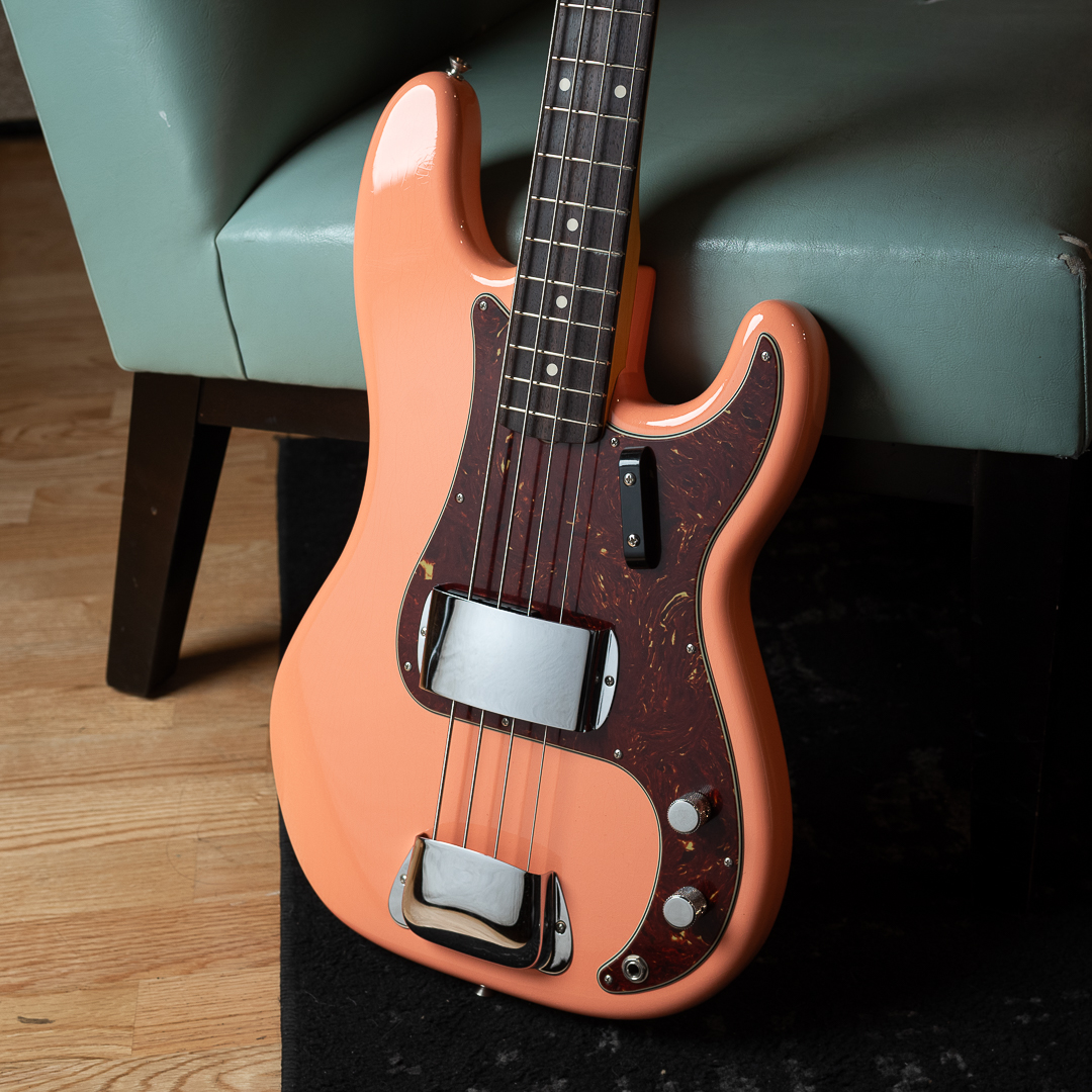 ChicagoMusicEx's tweet photo. New in the BASSment! 🎸🌊 Shop our latest @Fender Custom Shop Bass arrivals, now available in stunning Pacific Peach. 🍑 Don't miss out on these exclusive Fender Custom Shop beauties! https://t.co/MHzPL47VVn #FenderCustomShop #BASSment #PacificPeach #BassGuitar #CME https://t.co/s1SkfSP7TO