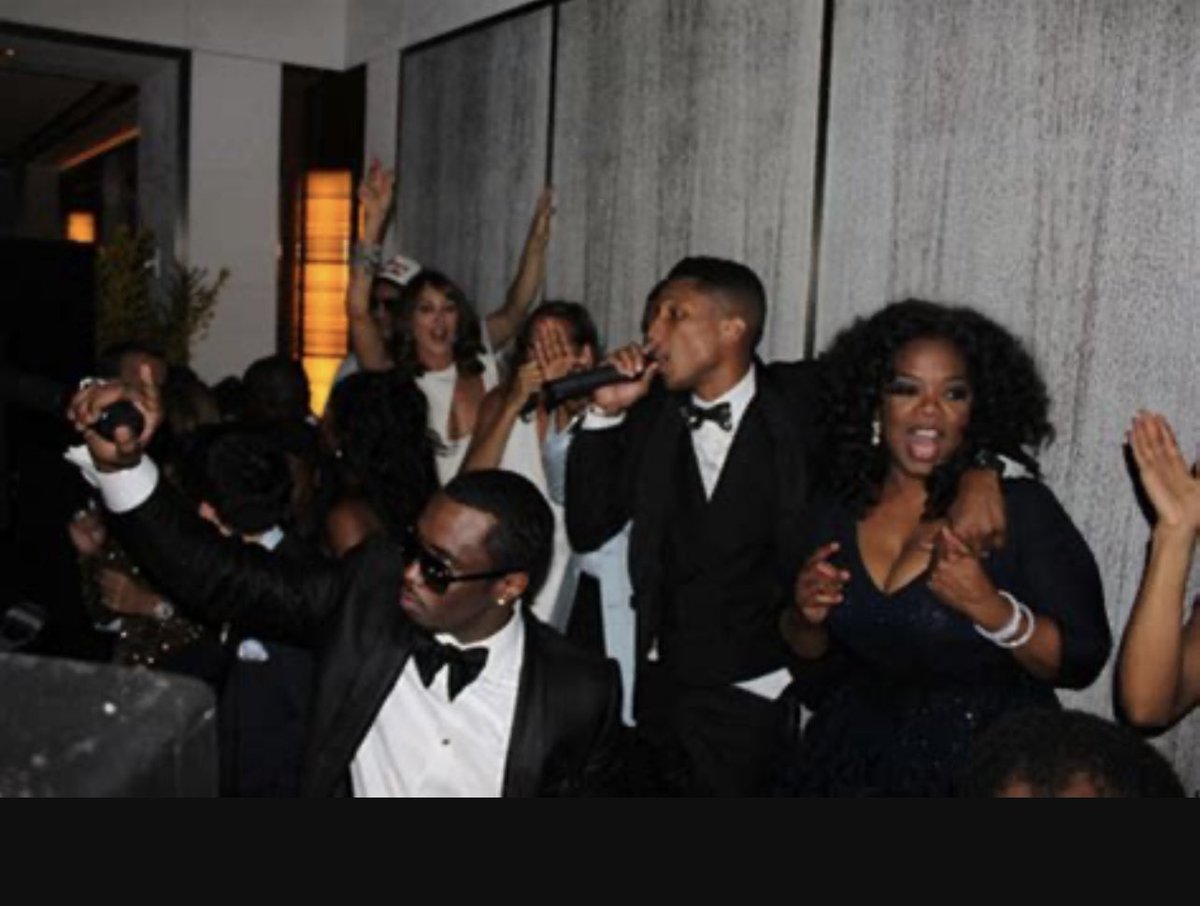 LeahRain77's tweet photo. Oprah getting her FREAK OUT .. on https://t.co/QtLmD9p7wO