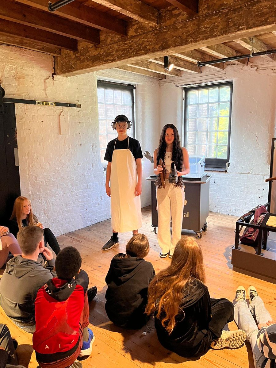 stmarys_college's tweet photo. Today, our Year 9 students headed to the historic Heritage site, Styal Mill. Pupils enjoyed a tour of the fascinating site and engaged in activities that brought the historic moments in the Mill to life. An eventful, insightful visit for all! ๐งตโจ
#styalmill #mill #history #loom https://t.co/sWFJ1egO9w