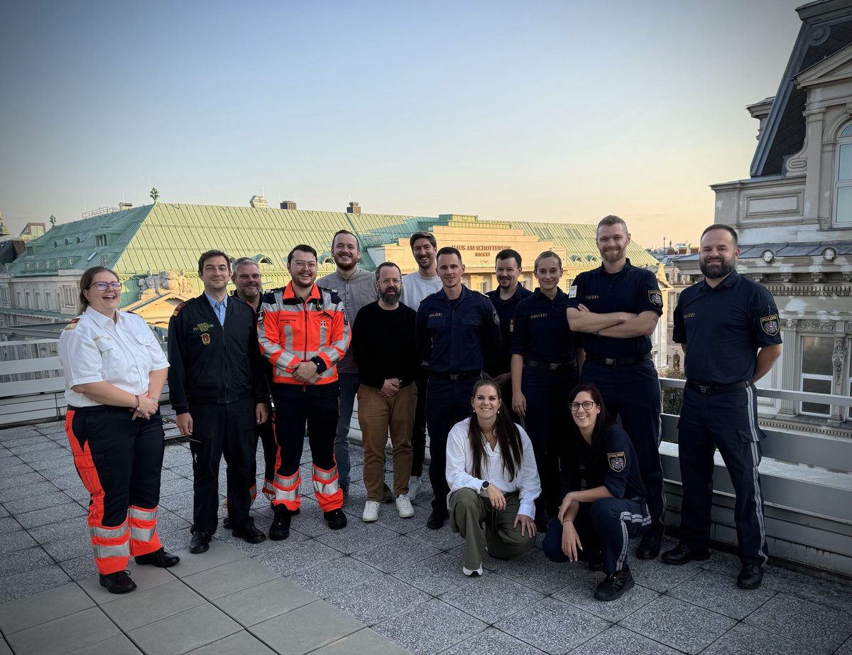 LPDWien's tweet image. Es ist 19:00 Uhr und damit Halbzeit! Wir freuen uns auch heuer wieder, die charmanten Kolleginnen und Kollegen der ⁦@Stadt_Wien⁩ bei uns am Schottenring begrüßen zu dürfen! 🥳#24hWien