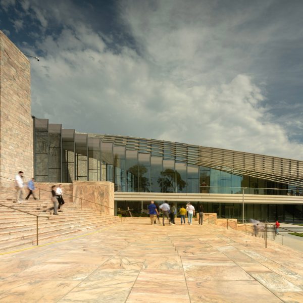 Snøhetta adds "weightless" pavilion to Nebraska's largest art museum dlvr.it/TDTn7L