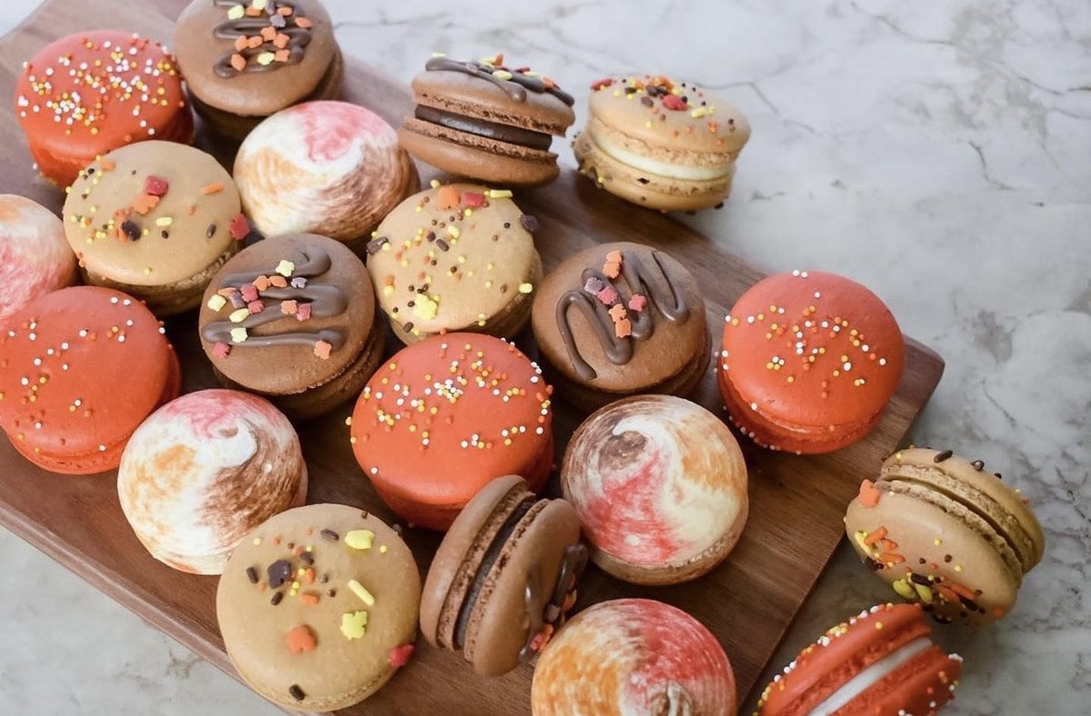 CurbMarket's tweet photo. Find Fall Mums, Apple Pie Macarons, and more treats and treasures at the Farmers Market this Saturday, 8am-2pm! https://t.co/WdckyE4Yt9 https://t.co/vlOu2ACa12