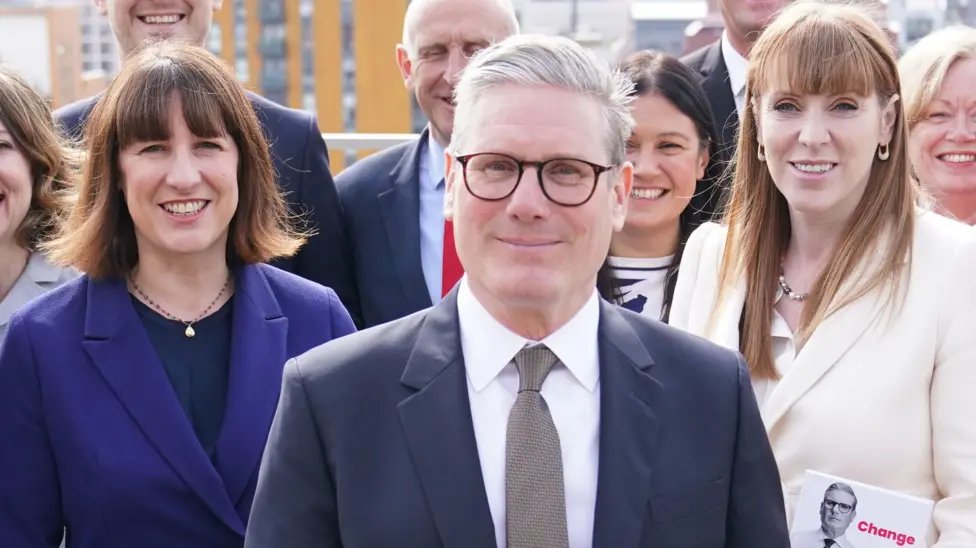 dealatrip's tweet photo. #clothesgate 🇬🇧 Keir Starmer, Angela Rayner & Rachel Reeves to no longer accept free clothes. Well that's all right then... how could they not know it was wrong, what poor judgement and so hypocritical after their claim of cleaning up politics. Only one word for these three: #cheapskates 💥👍🇬🇧
https://t.co/DvCcnV5jcD