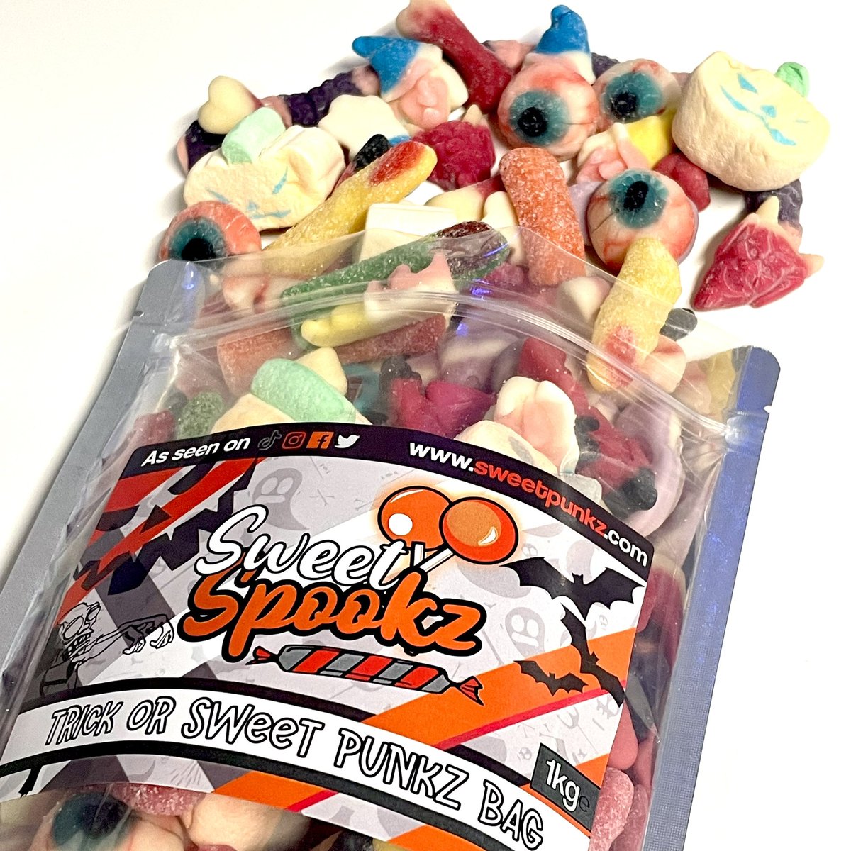🧡🖤 HALLOWEEN 2024

While the usual website look has yet to change I thought it best to shout that this years Halloween themed Trick or Sweet bags have launched today, in sizes 200g 500g and 1kg!

Cheaper than previous years as well 😎 

sweetpunkz.com