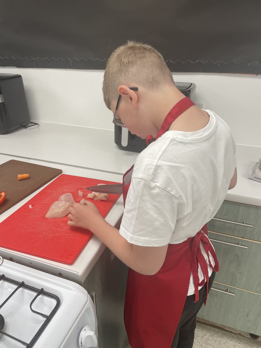 Some serious concentration happening today, our knife skills in the kitchen are excellent for this transition class <a href="/IWBSFalkirk/">Inclusion&Wellbeing</a>