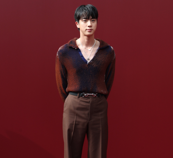 AboutMusicYT's tweet photo. BTS Jin was the most mentioned celebrity during Milan Fashion Week on social media. https://t.co/lKrf4kHhGy