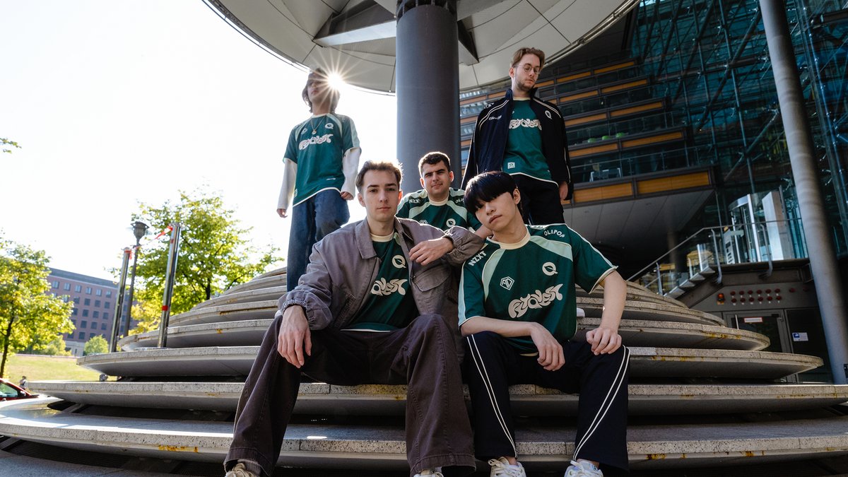 FlyQuest's tweet photo. 🍃Custom retro oversized fit 
🍃Dimple mesh panelling
🍃Cream detail piping https://t.co/pE1dSf4KJq