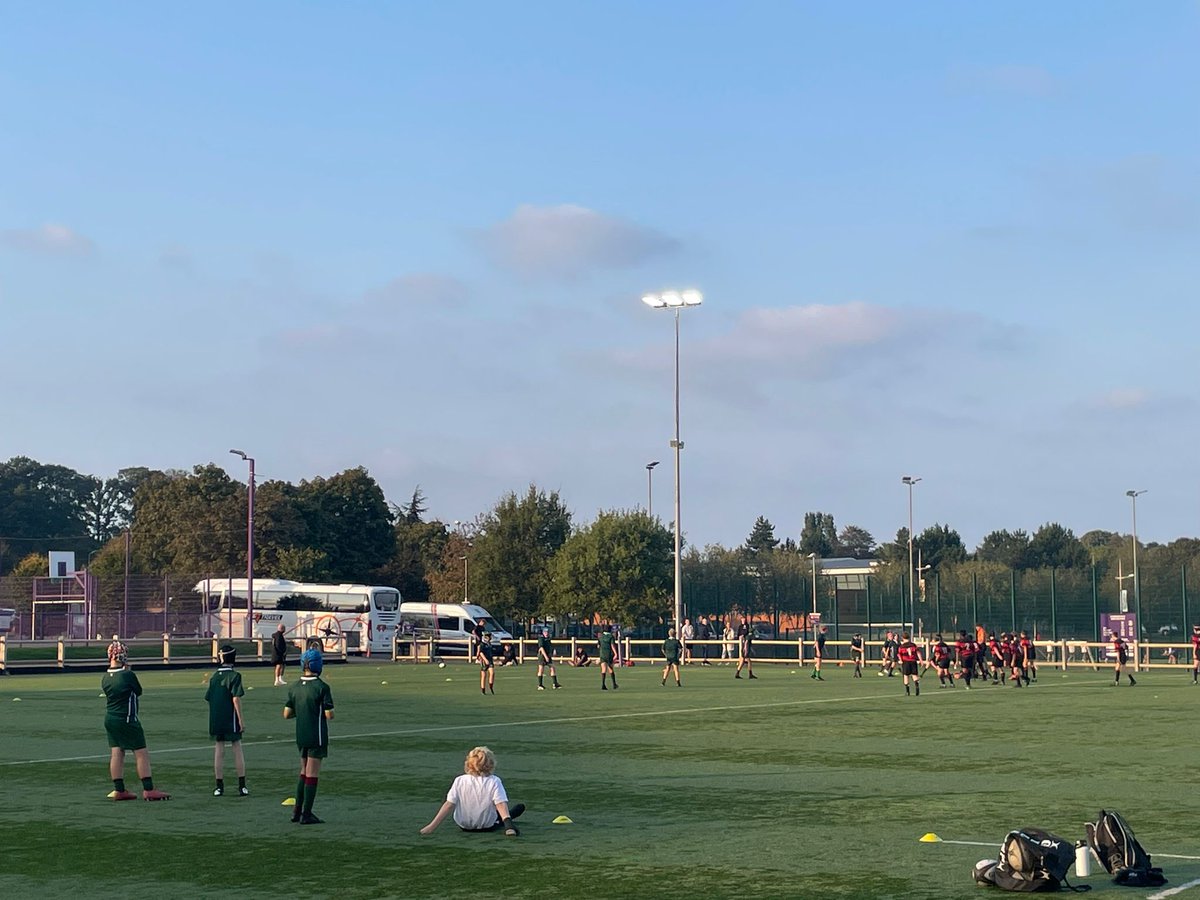 Friday night lights at Loughborough for <a href="/WGRugby/">WGS Rugby</a> &amp; <a href="/OakhamSport/">Oakham Sport</a> ⭐️⭐️