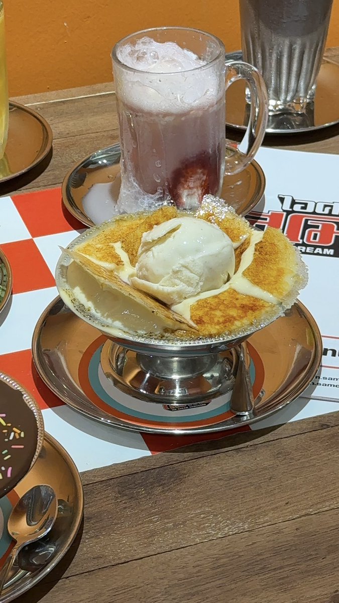 CAFETELLER's tweet photo. ประเดิมเครื่องถ่ายร้านแรกกับ “ไอศกรีมสโมสร” 🍨💯🔥 ทำมาอร่อยมากกกก แก๊งค์ melting คือที่สุดดด เข้าใจง่าย อร่อยแบบคอมบิเนชั้นถูกต้องทุกประการรรร พึ่งเปิดมาก็คนเต็มร้านแล้ว สายเด็กอ้วนต้องไม่พลาด! 

📍บรรทัดทอง ซอยก่อนถึง Dragon Town https://t.co/eKyulzReVN