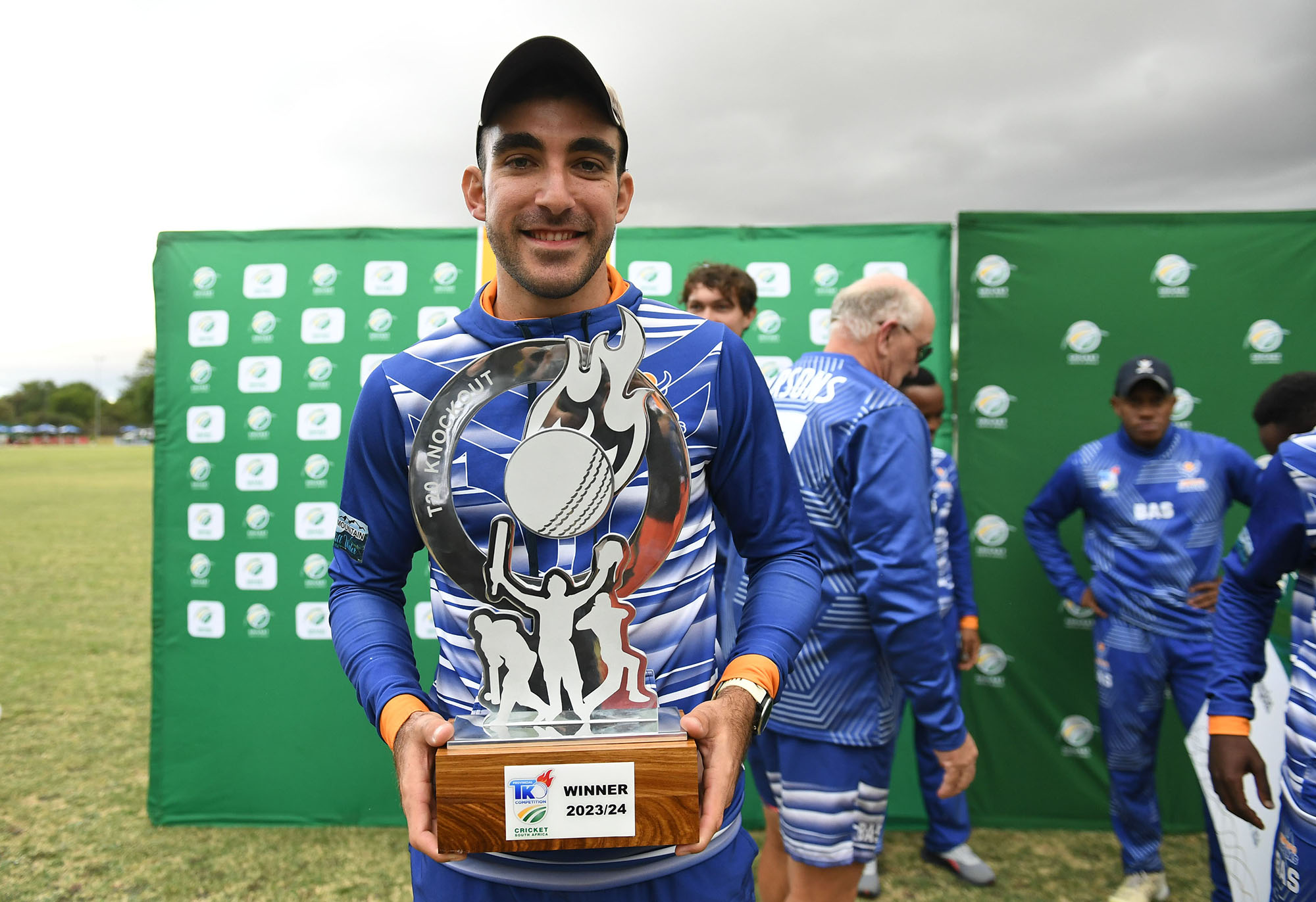 Ruan Haasbroek with the T20KO trophy©CSA Phillip /Maeta, Gallo Images