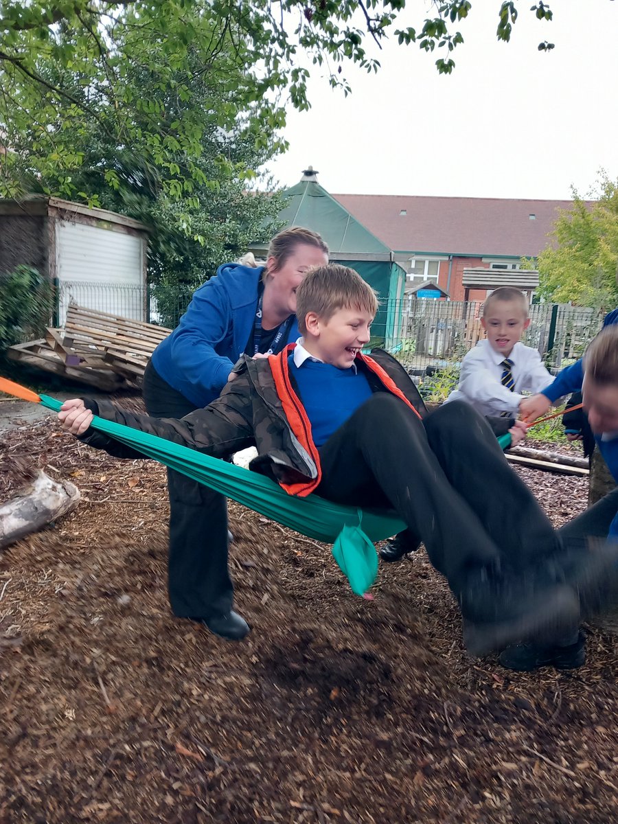 DeltaHighfields's tweet photo. 🌳After the hard work was done the swing went up and lots of fun was had 🙈 @DeltaTrust_Org @ThriveApproach @ForestDoncaster #makingmemories https://t.co/TFcJOGiik8