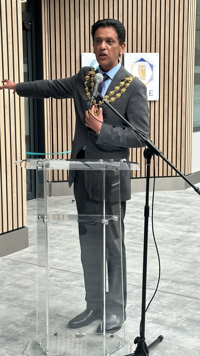 Delighted to attend and speak at the official opening of The Hive with   Jonathan Reynolds MP, Secretary of State for Business and Trade ,
Jim McMohan Minister of state for Local Goverment &amp; English Devolution, Arooj Shah Leader of Oldham council , Anwar Ali OBE.
A fantastic new
