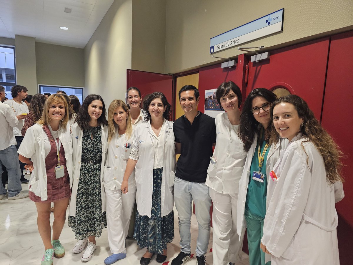 Hoy en <a href="/EyN_Leon/">EyNLeon</a> hemos despedido a nuestro resi Mario Saavedra. Pese a los difíciles comienzos #Covid_19 , Mario nos ha conquistado a todos en lo profesional y aún más en lo personal.  Te echaremos de menos, mucha suerte 😘😘