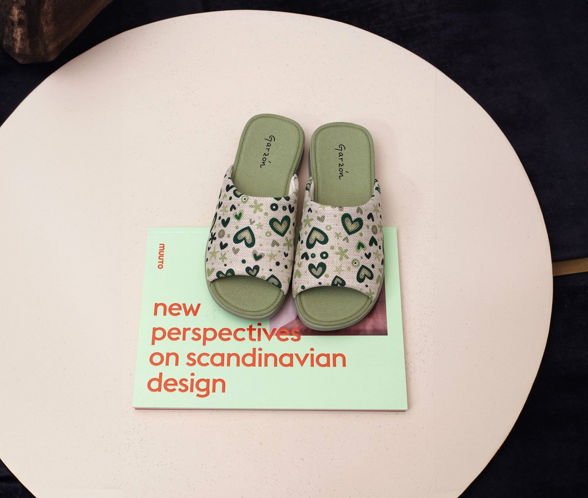 GarzonSlippers's tweet photo. Últimos días de verano con la comodidad de Garzón✨

https://t.co/lQ1QJXw98T

#GarzonSlippers #MadeInSpain #HomeLovers #Slippers #Hogar #Armonía #Bienestar https://t.co/Rcge2R3KXe