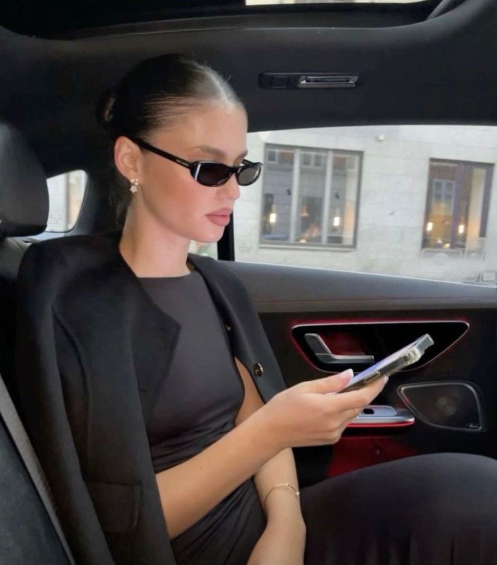 me rewatching my story every 5 minutes: