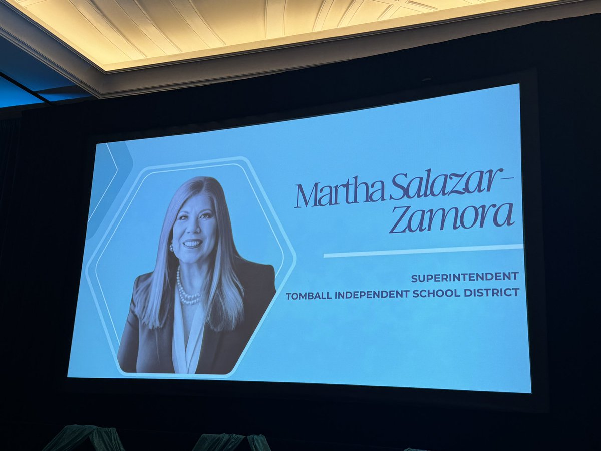 I value spending time sharing insights of my leadership to a room filled with women from across the nation. Speaking in Chicago <a href="/DA_Leadership/">DA Leadership Institute</a> #LeadHERship was a privilege. Love lifting others as I’ve been lifted over the years. Thanks to <a href="/AmyDujon/">Amy Dujon</a> &amp; your team for the invitation.