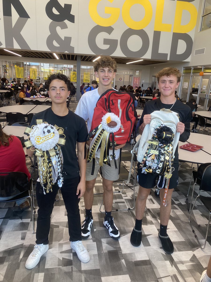 Black &amp; Gold Day! ✨ 
#HOCO24 #FHSSpiritWeek