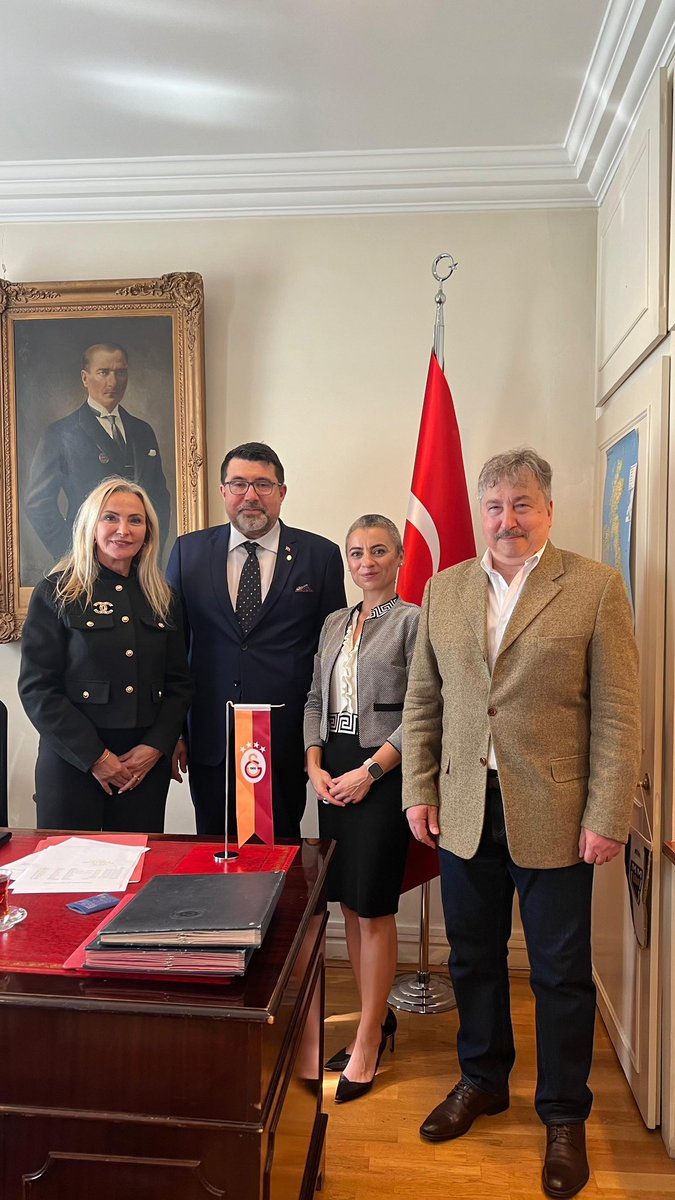 Türkiye in London (@tc_londrabk) on Twitter photo Birinci Sınıf Başkonsolos olarak görevine başlayan Büyükelçi Korkut Tufan, Birleşik Krallık’taki Galatasaray Liseliler Derneği’nin (GSUK) Yönetim Kurulu Başkanı ve üyelerini kabul etmiştir. Başkonsolosumuz, ilk ziyaretçilerinin okuduğu okuldan olmasından memnuniyet duymuştur. Birinci Sınıf Başkonsolos olarak görevine başlayan Büyükelçi Korkut Tufan, Birleşik Krallık’taki Galatasaray Liseliler Derneği’nin (GSUK) Yönetim Kurulu Başkanı ve üyelerini kabul etmiştir. Başkonsolosumuz, ilk ziyaretçilerinin okuduğu okuldan olmasından memnuniyet duymuştur.