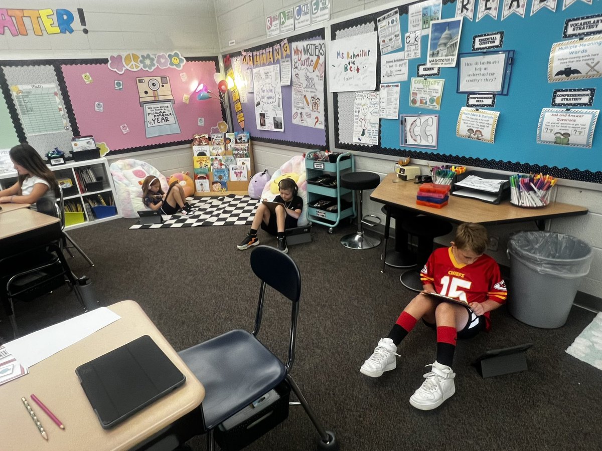 Roh3rdgrade's tweet photo. We are hard at work with our informational writing and research! 📝 
@sandoztigers @MPSElemEd @MillardPS https://t.co/EBgSmdn0iV