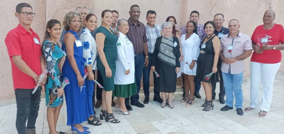 🔊 Tomó posesión en #LasTunas el nuevo Consejo Electoral Provincial.
✍️ El acto solemne tuvo lugar en el Salón de los Generales de la Plaza de la Revolución, y contó con la presencia de las máximas autoridades políticas y gubernamentales de la provincia.
#PorLasTunasLaVictoria