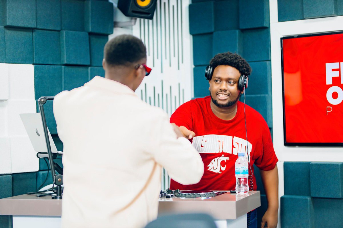 RoyalFMRwanda's tweet image. DJ Cad on the duty 🔥😎
#FridayOfficeParty