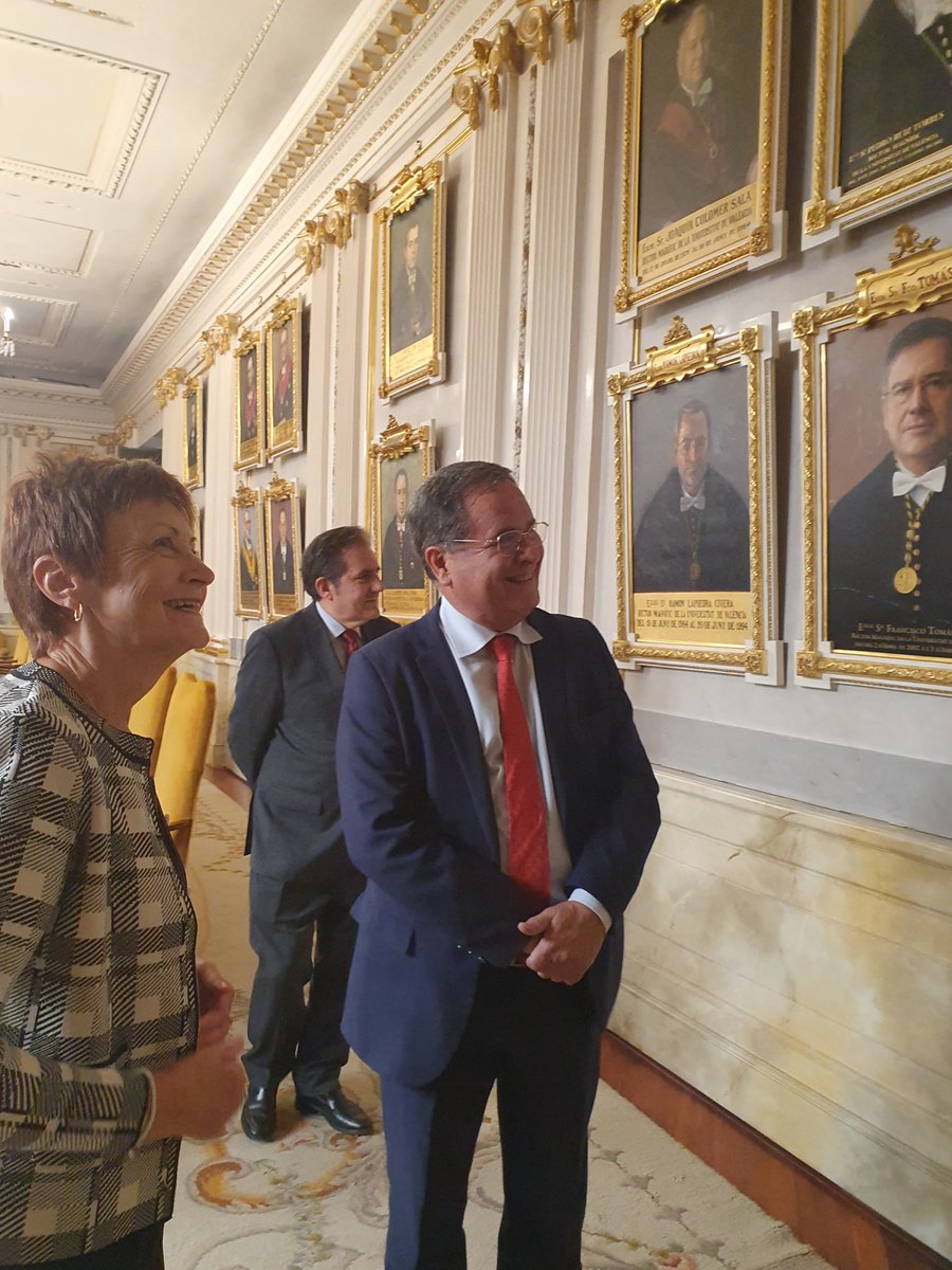 Perú en España tweet media