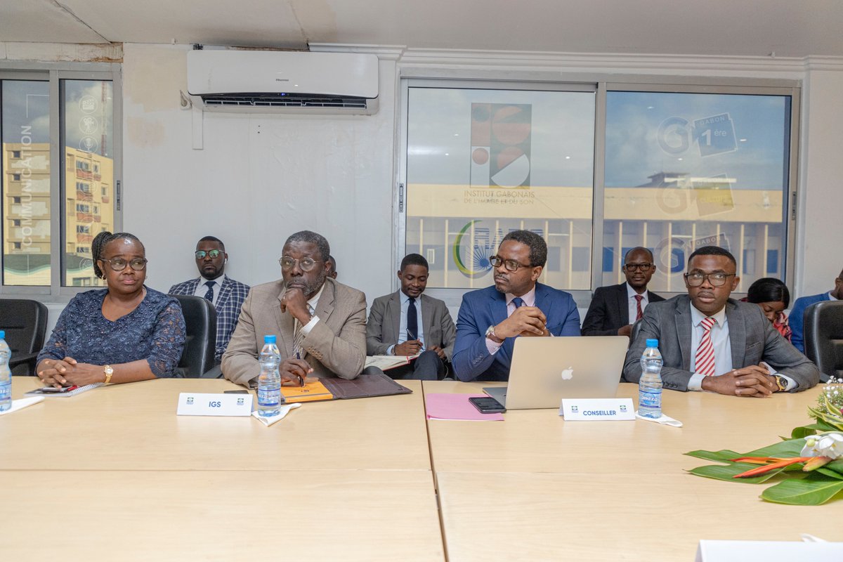 Le jeudi 19 septembre, une réunion de travail a été organisée entre le Ministre de la Communication et des Médias, Mme <a href="/laurylndong/">Laurence Ndong</a>  et sa Collègue de la Fonction Publique et du Renforcement des capacités, Madame Louise BOUKANDOU.