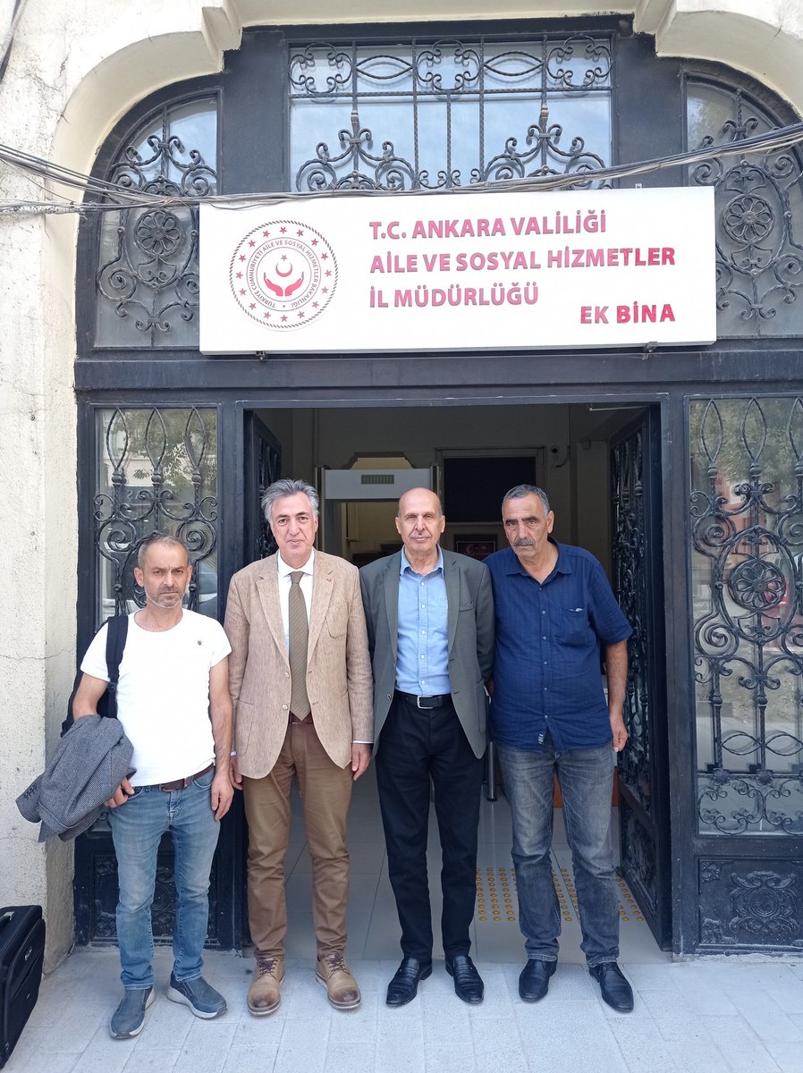 Saygıdeğer dostlarım Bingöl Yeniden Refah Partisi Genel Meclis Üyesi Sn.<a href="/Ahmetdemirceli1/">Ahmet Demirçelik🇹🇷</a> Bey, İş İnsanı İnşaat Yüksek Mühendisi 
Sn.<a href="/MursitAYTEKIN/">Mürşit AYTEKİN</a> Bey ve kıymetli hemşehrilerimi ağırlamaktan onur duydum. Ziyaret nezaketleri için teşekkür eder, kendilerine daim sağlık ve