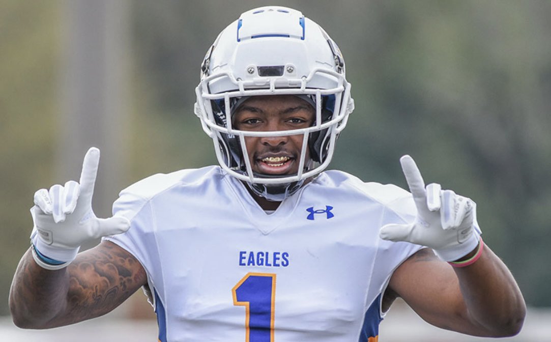 BenThompsonn40's tweet photo. After a great talk with @CoachEverhart I’m blessed to receive my fifth Division 1 offer from @MSUEaglesFB https://t.co/HU7MxabwP4