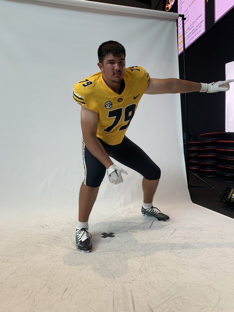 mr417_'s tweet photo. Excited to head back to Mizzou for the Vanderbilt game tomorrow! @CoachDrinkwitz @CoachJonesB @KirbMoore @BIGboehmTHEORY @MaureyBland6 #NSGB @jperry_nixa @CoachMedley66 @Hayden7Mays https://t.co/GL3zq7H95a