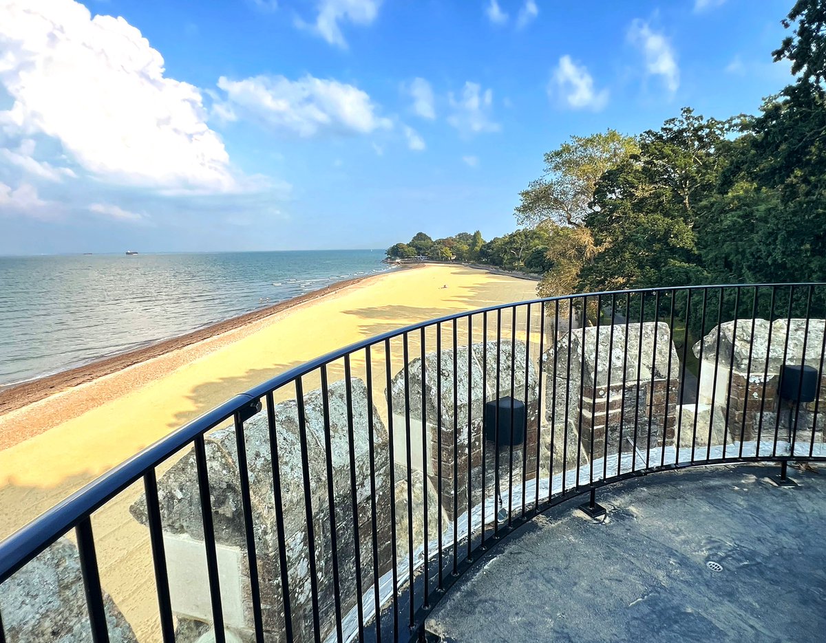 SimonMarshallDJ's tweet photo. A gorgeous afternoon in Ryde today @VisitIOW #ryde #iow #solent #photography #sunshine #appley #beach https://t.co/4scJofv8lX