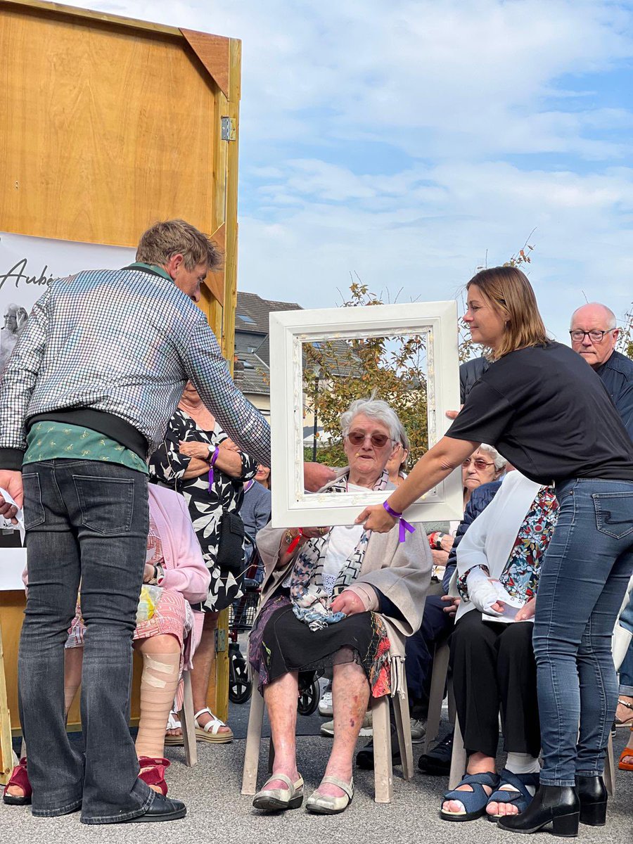 « On s’était dit… rendez-vous dans 10 ans ». Eh! Bien nous y voilà, après bien des combats pour sauver le maison de retraite, nous fêtons cette anniversaire entouré de nos aînés dans cette magnifique #EHPAD «Le Villâge des Aubépins» dont l’innovation reste une référence.