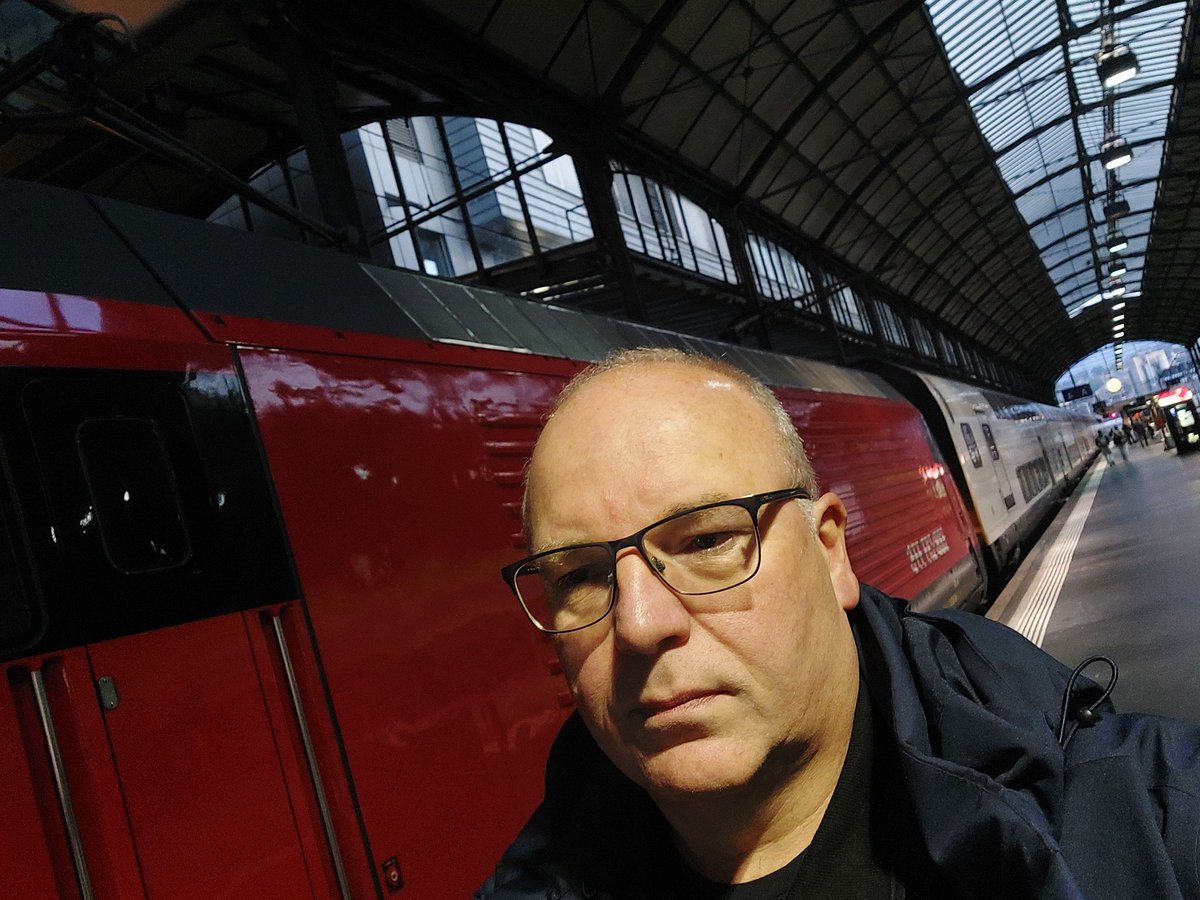 PeterRausch's tweet photo. Home at 18:00 after a long day in the train-office! But I caught up on my email and aligned with colleagues during the 10 hour train ride.
It was awesome to attend the WorkPlace Ninja Summit  in Lucerne and to meet  so many amazing people. #WPNinjas https://t.co/nGQE0CiLvt