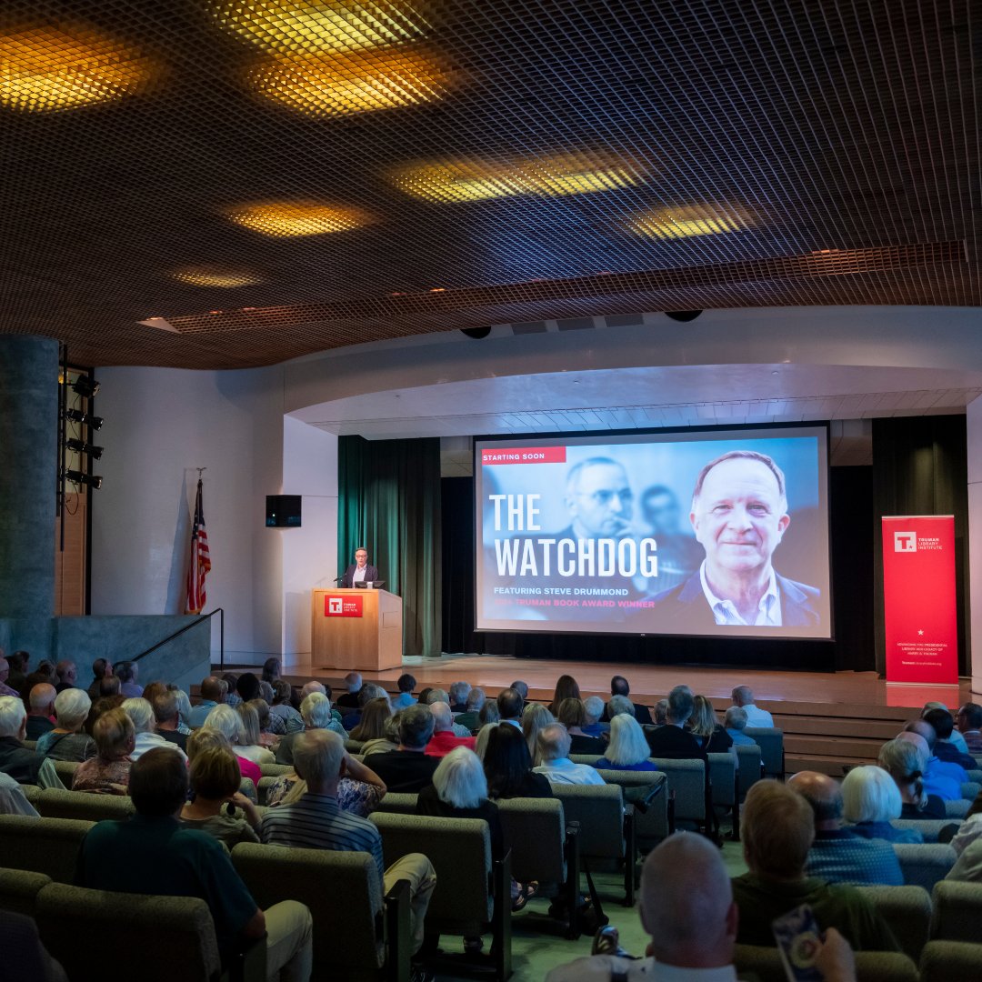 TrumanLibInst's tweet image. We proudly honored @SDrummondNPR with the Truman Book Award for The Watchdog on Wednesday. Congratulations, Steve, on this well-deserved recognition! 

To see more photos from the event, click here: bit.ly/4ed8bD2

#TrumanBookAward #TheWatchdog #HistoryMatters