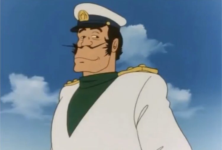 جاء استخدامنا لكلمة "قبطان" في اللغة العربية والتي تعني: "قائد السفينة" من تأثرنا باللغة الفرنسية والإنجليزية لكلمة "Captain" = "قائد".
والتي يعود أصلها للجذر اللاتيني "Caput" وتعني: "الرأس/أعلى".
ثم استخدمت هذه الكلمة كصفة في اللاتينية المتأخرة "Capitāneus" ليصبح معناها: "رئيس".