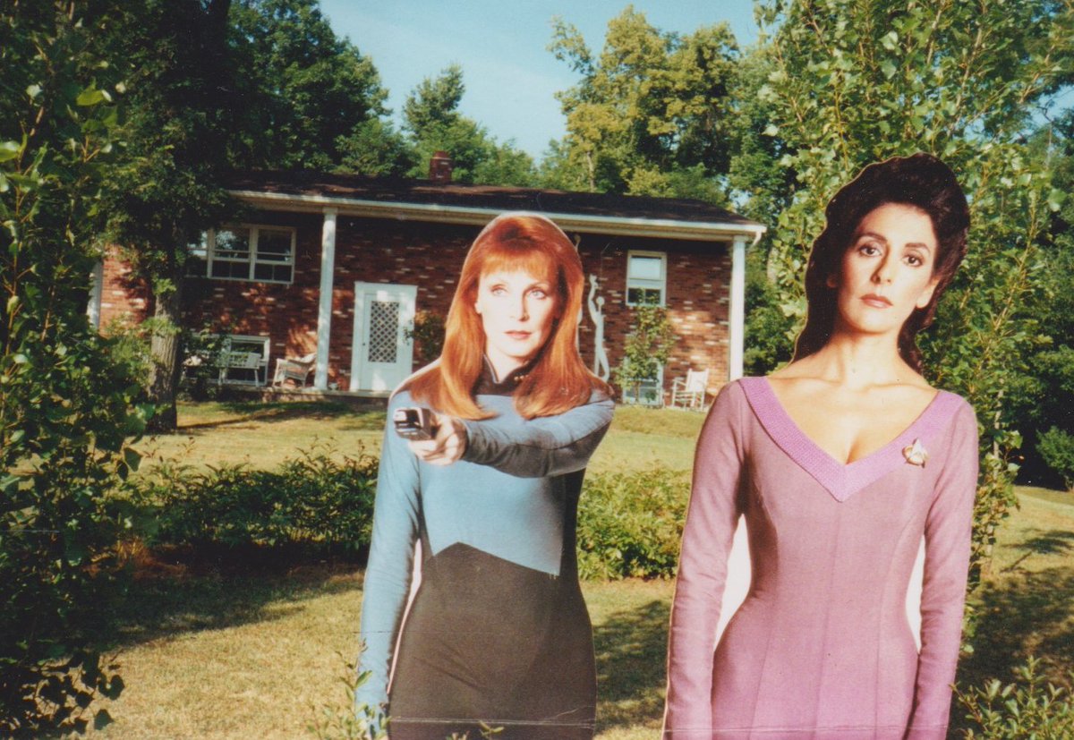 HermitsDaily's tweet photo. The ladies of Star Trek TNG invite you to visit my Pennwood home, but remind you to behave yourself while there. 1994. #startrek #tng #photography #1990s #bilevel #pennwood #developments https://t.co/AjRivxbRdo