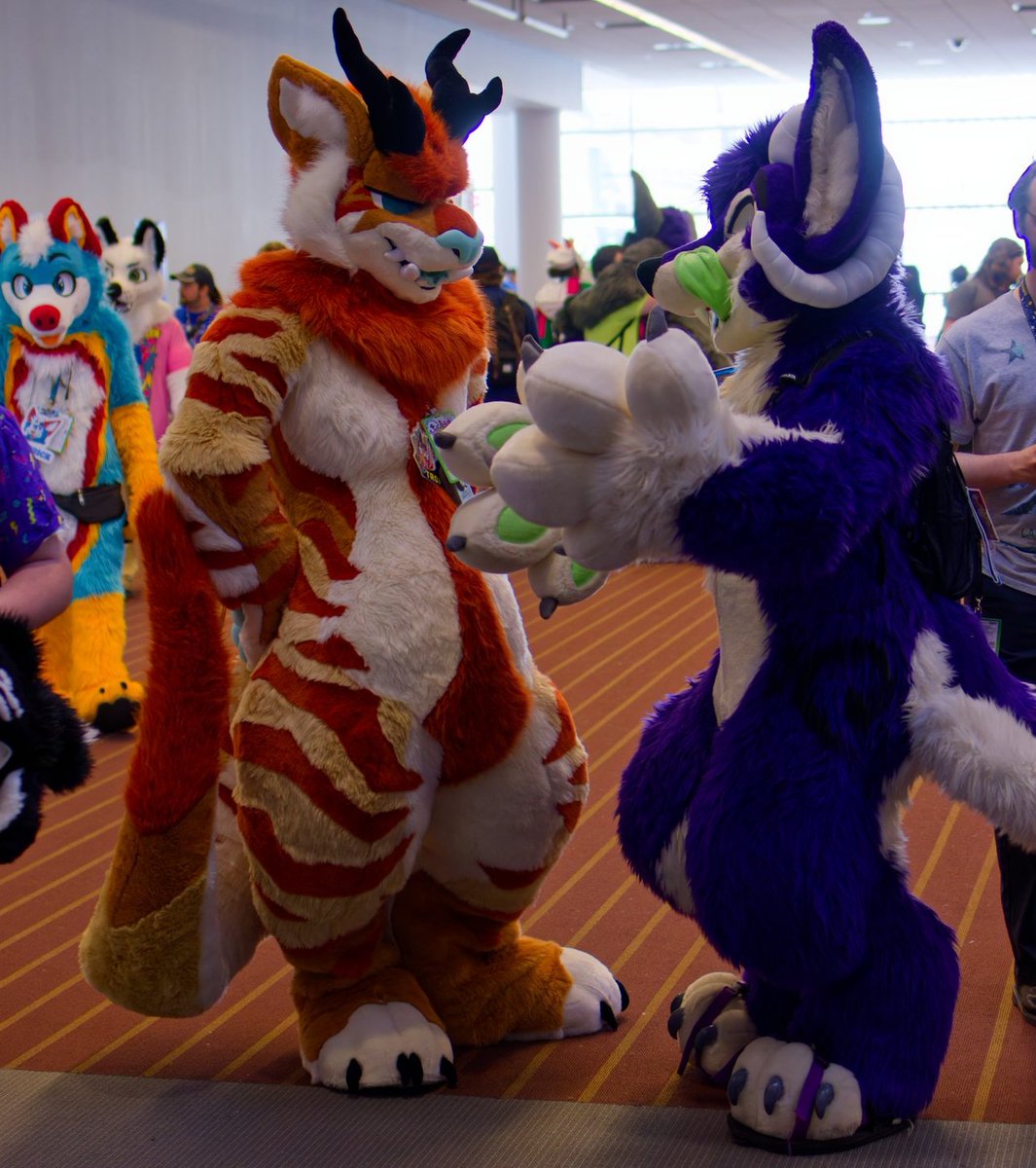 "I got a deal for you two for one on hyper potions, theyll make you city sized"
#FursuitFriday 
📸:<a href="/nevermournmedia/">Salusa</a>