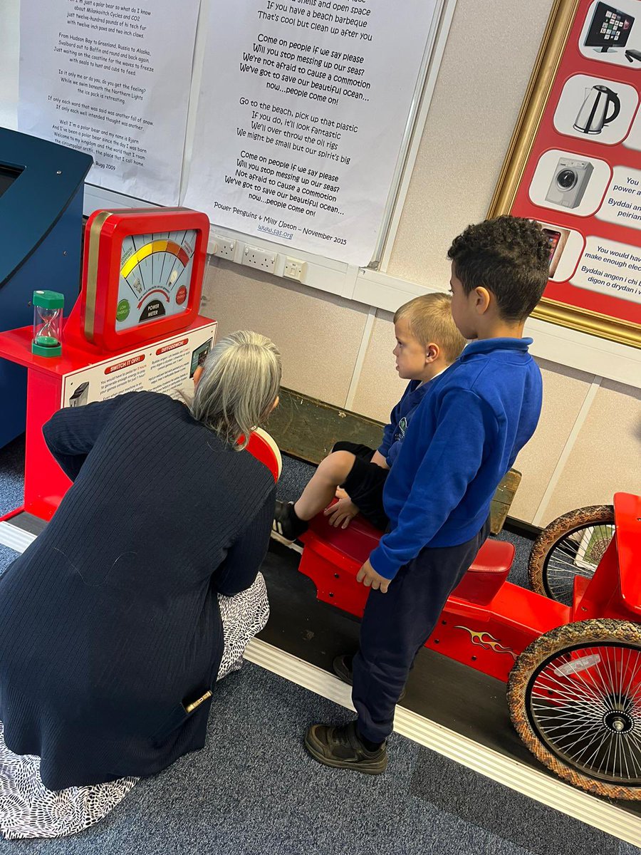 #GilwernYear2 have had a great week launching their new topic ‘it’s our world now’ - a big thank you to @MonCCRecycling for helping us understand the importance of recycling and reusing - we loved our time at the One Planet Centre! #EthicalInformedCitizens