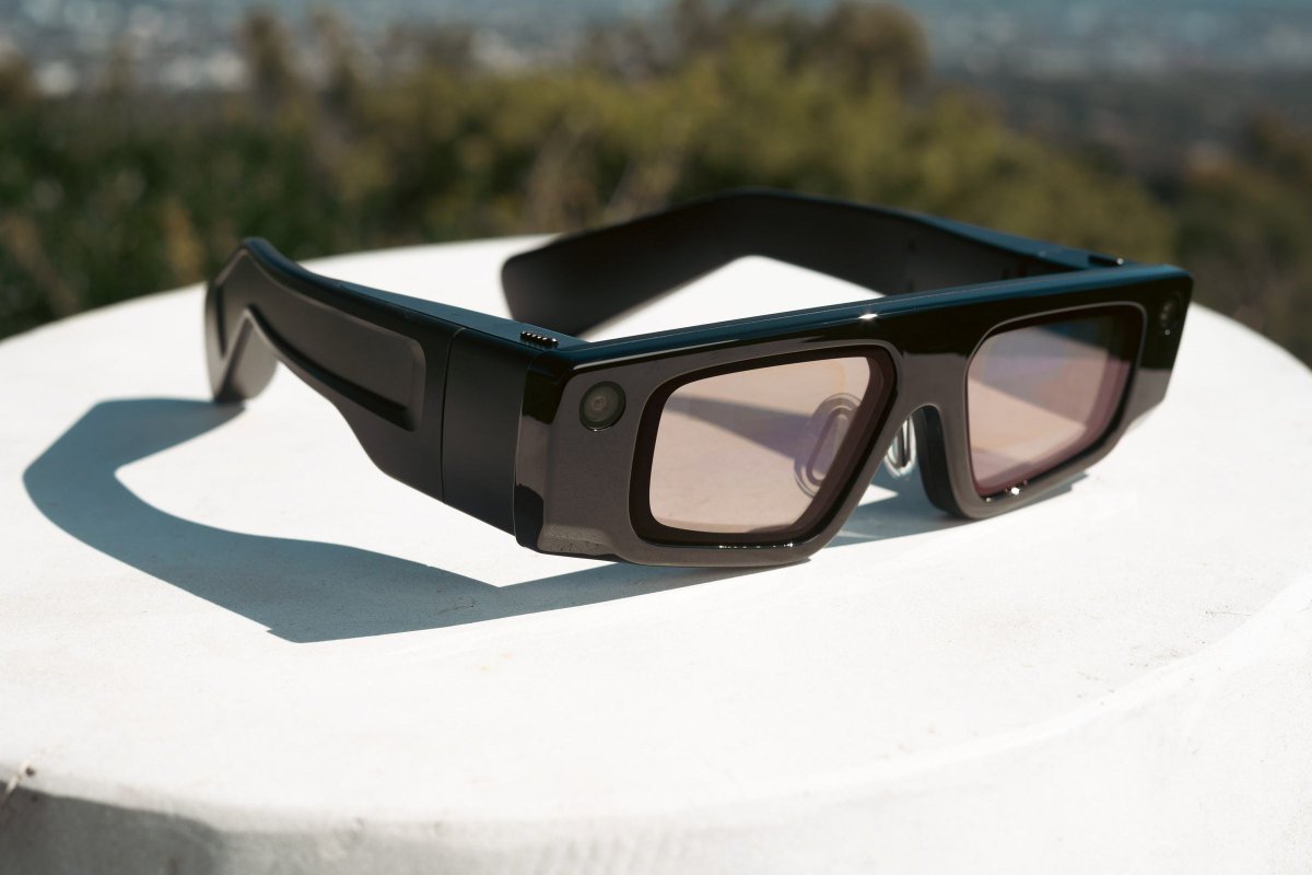 vannmike's tweet photo. Snap’s new Spectacles inch closer to compelling AR. https://t.co/pXptdbfwce 

Snap Spectacles: Live On-Stage AR Glasses Demo  - https://t.co/RKr2kxmBh4 

#SNAP #AR #XR #AI #GenAI #AugmentedReality #ImmersiveTechnology #AgentsOfPlay https://t.co/PJf3xBtfes